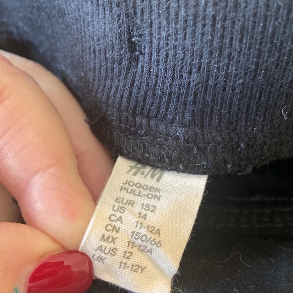 Boys size 14 black H&M cargo  jogger pants - Picture 3 of 3